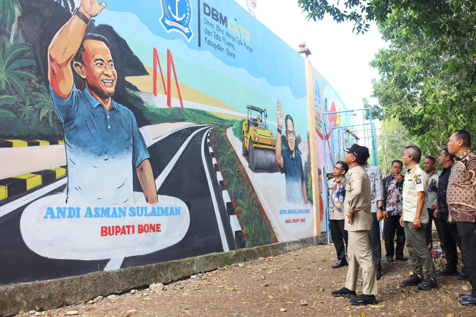 Stadion Lapatau Disulap Jadi Galeri Pembangunan Bone, Mural OPD Curi Perhatian Warga