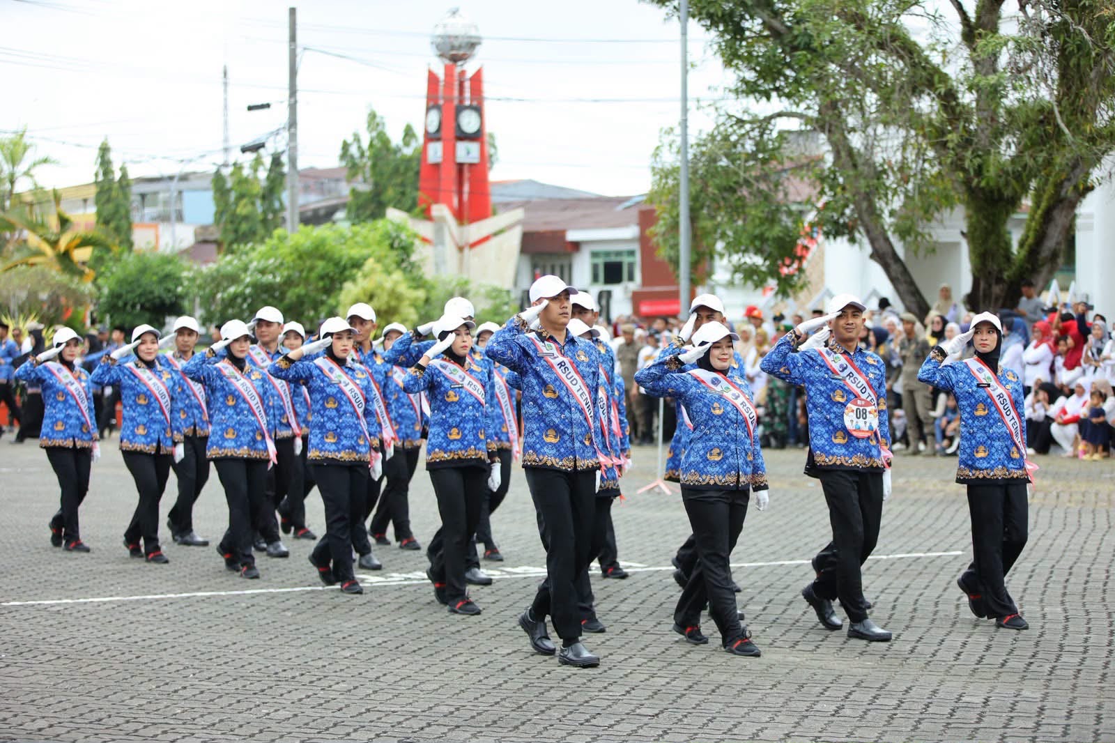 Gerak Jalan OPD Jadi Cermin Kekompakan ASN, RSUD Tenriawaru Tampil Terbaik