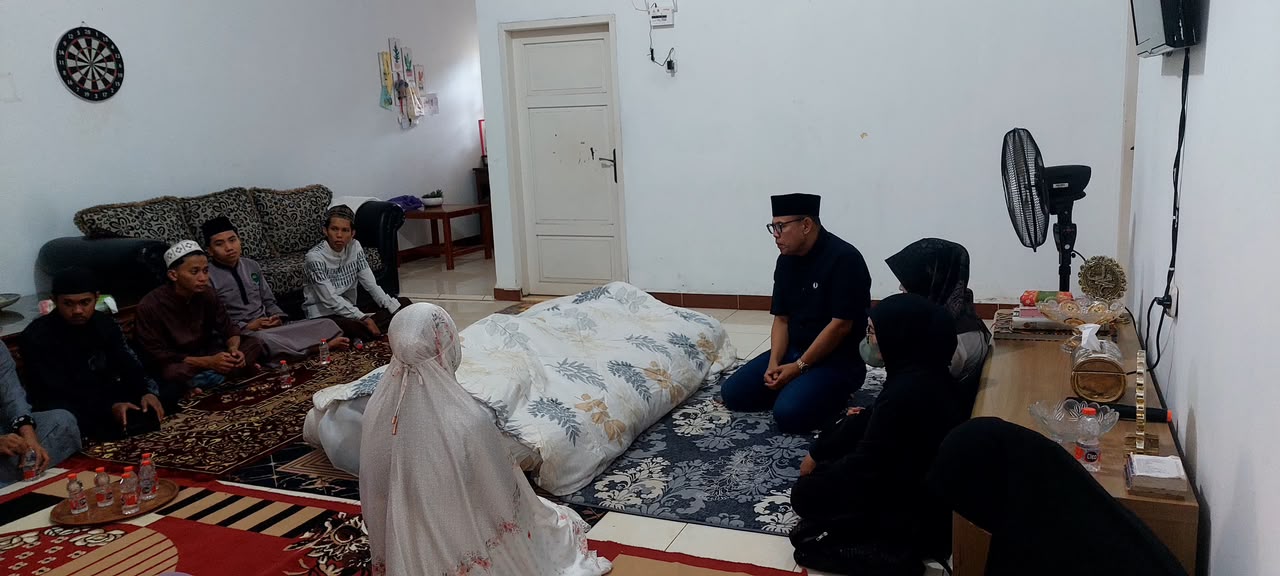 Wakil Bupati Bone Melayat ke Rumah Duka Mantan Ketua DPRD Bone Andi Akbar Yahya