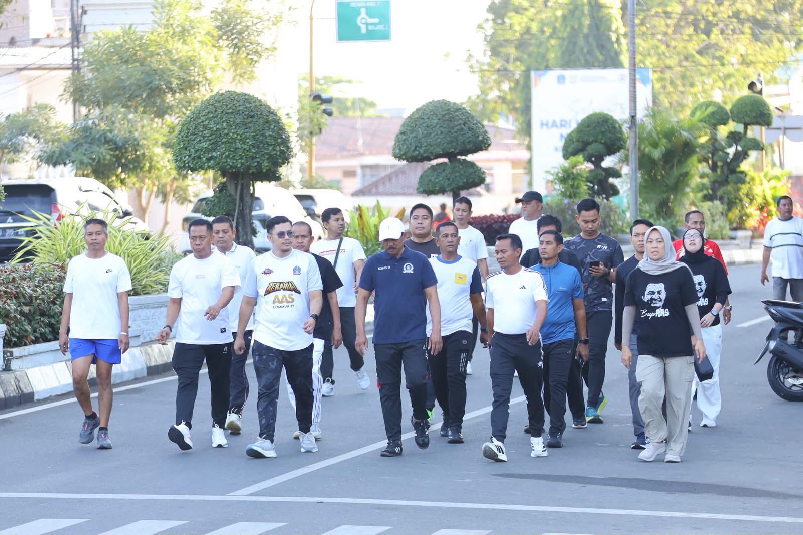 Car Free Day di Lapangan Merdeka. Bupati Bone Ajak Masyarakat Terapkan Pola Hidup Sehat Melalui Olahraga